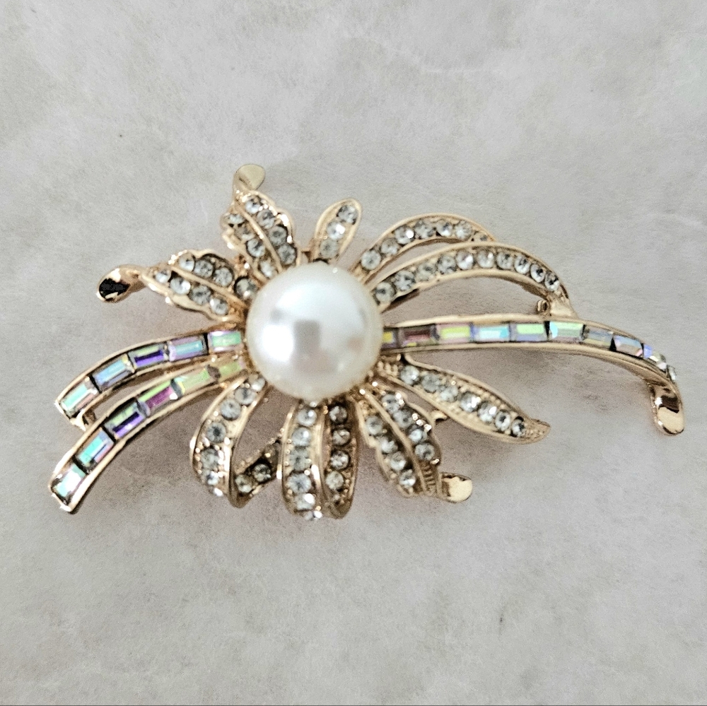 Brooch Pearl and Crystal Floral Pin